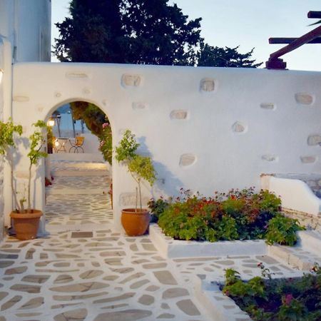 Tzane Studios & Apartments - Steps Away From Golden Beach Chrisi Akti  Bagian luar foto