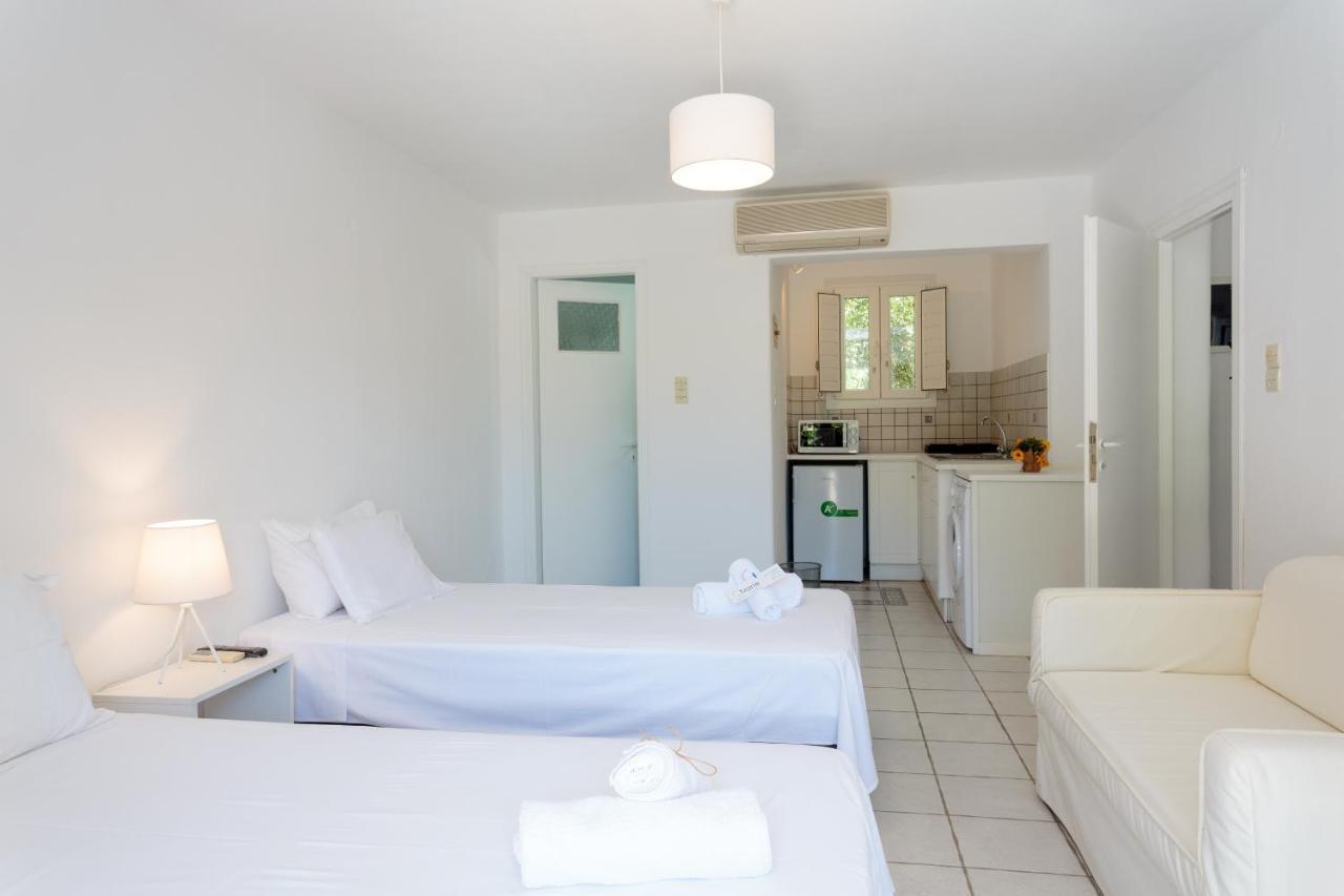 Tzane Studios & Apartments - Steps Away From Golden Beach Chrisi Akti  Bagian luar foto