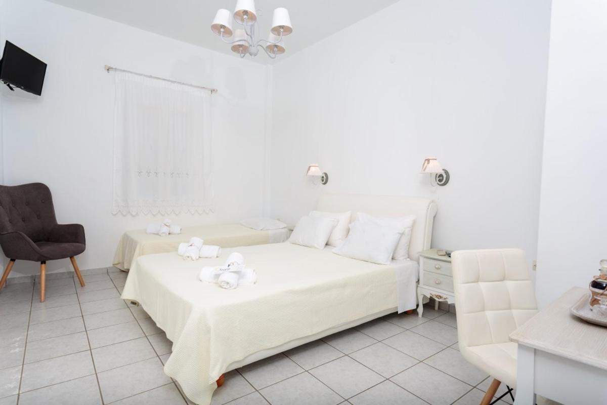 Tzane Studios & Apartments - Steps Away From Golden Beach Chrisi Akti  Bagian luar foto