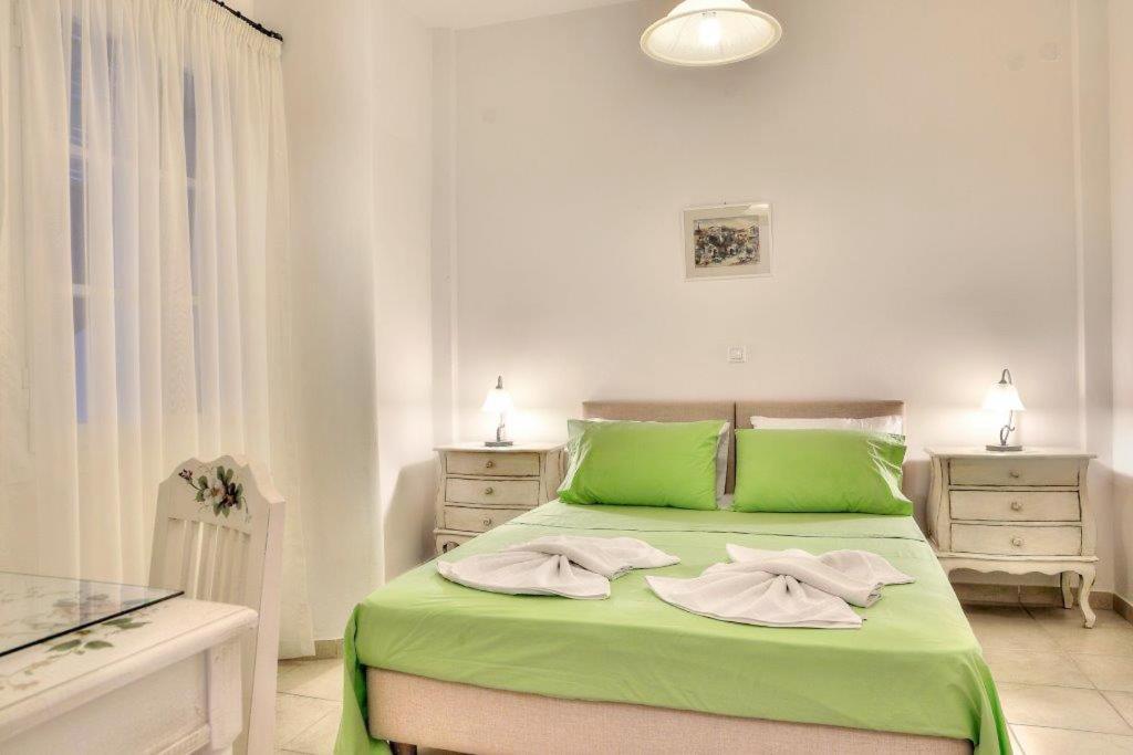 Tzane Studios & Apartments - Steps Away From Golden Beach Chrisi Akti  Bagian luar foto