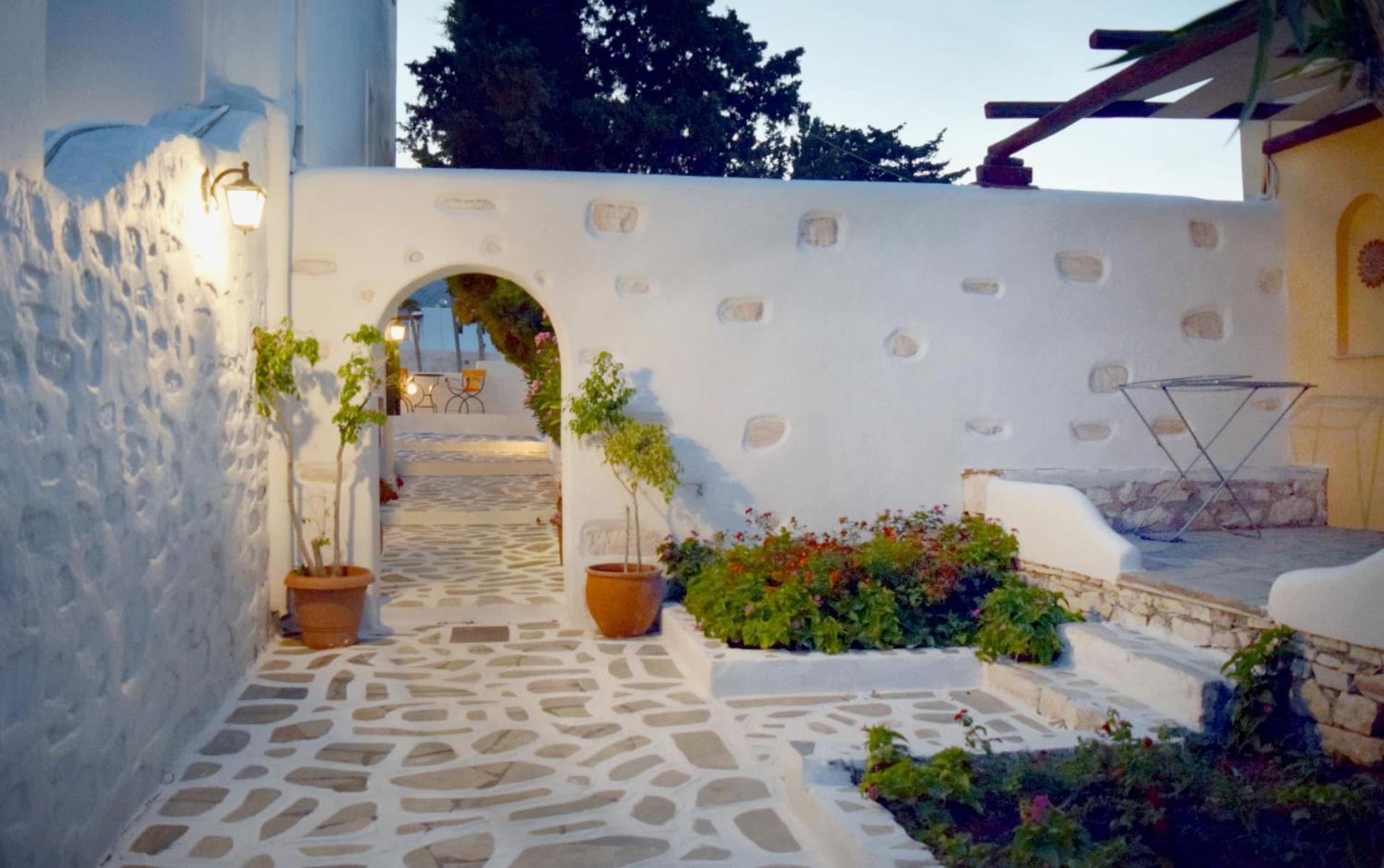 Tzane Studios & Apartments - Steps Away From Golden Beach Chrisi Akti  Bagian luar foto