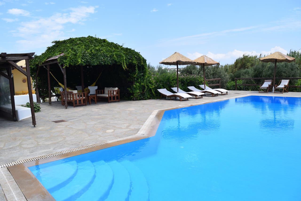 Tzane Studios & Apartments - Steps Away From Golden Beach Chrisi Akti  Bagian luar foto