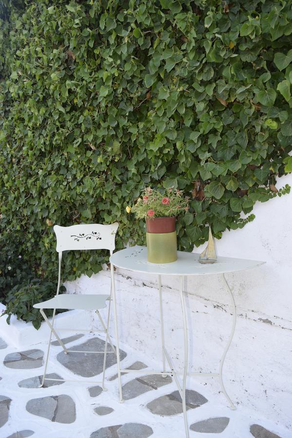 Tzane Studios & Apartments - Steps Away From Golden Beach Chrisi Akti  Bagian luar foto